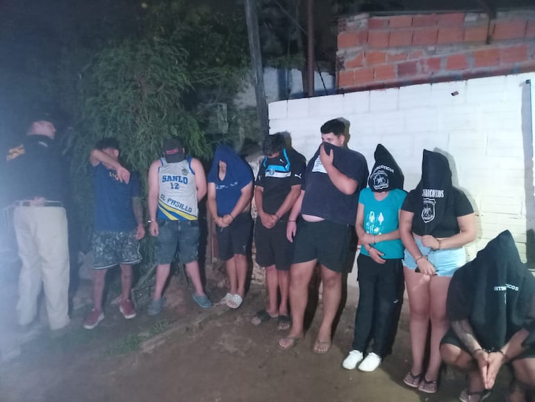 Allanan presunto foco de microtráfico en Luque: detenidos serían integrantes de “Chancholigans”