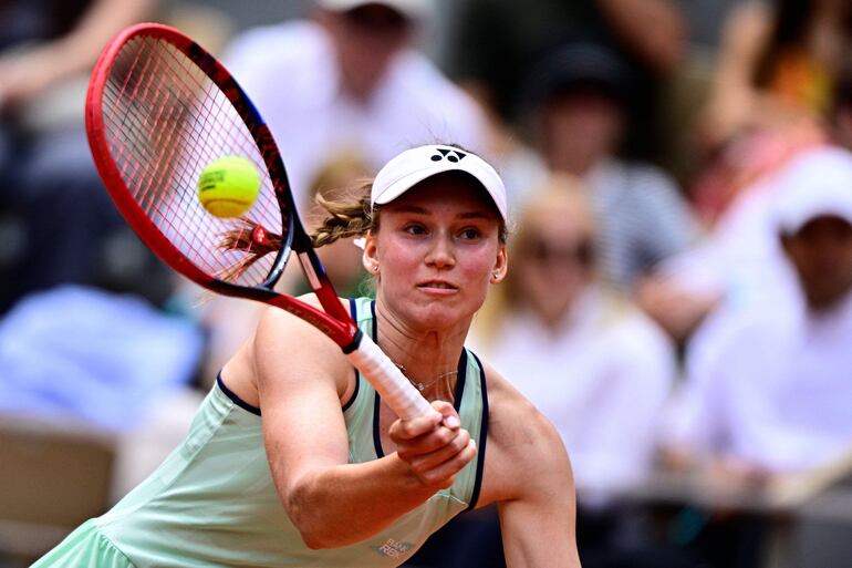 Pese a su contundente primer set, la kazaja Elena Rybakina no pudo en los dos restantes y cedió ante la defensora del título.