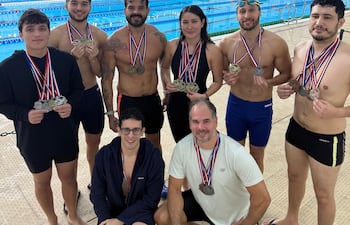 El team del Club Deportivo SyC, con destacada actuación en el Nacional Masters de Natación, cosechando 23 preseas.