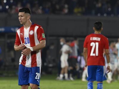 Jorge Morel, frustrado por la derrota de la selección paraguaya contra Chile por la ronda 13 de las Eliminatorias Sudamericanas.