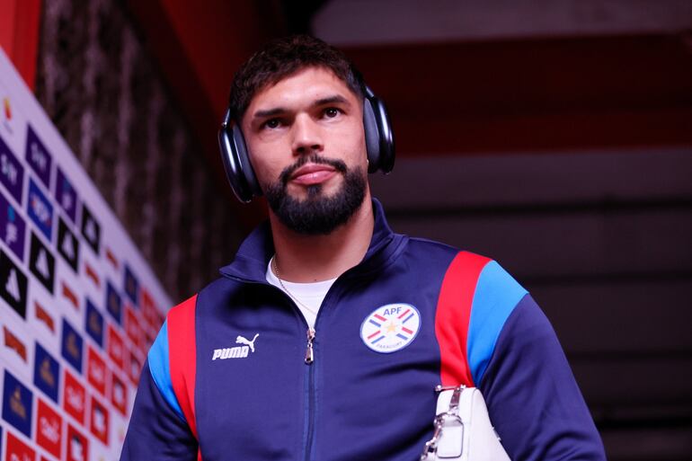 La selección de Paraguay llegó al Nacional para medir a Perú