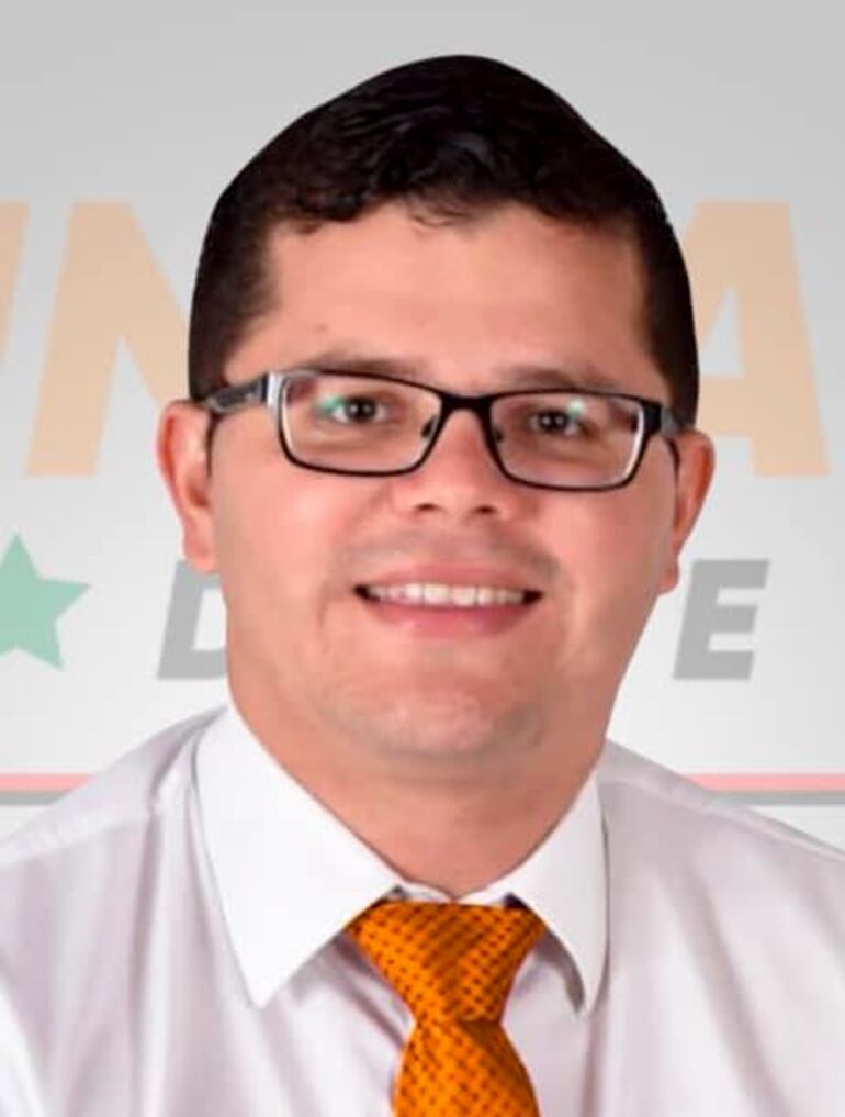 El abogado César Paredes se presenta como alternativa para Minga Guazú con el respaldo del diputado Romero Roa.