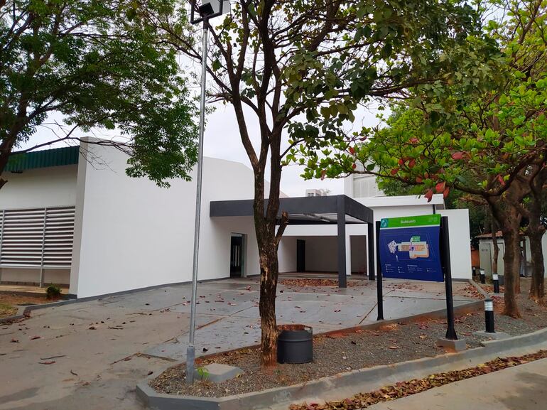 Policlínica Ingavi debió habilitar la atención hace 4 meses pero está abandonada luego de pasar por una remodelación que duró 3 años. 