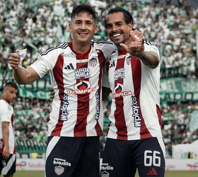Guillermo Paiva y Cristian Javier Báez, futbolistas paraguayos del Junior de Barranquilla.