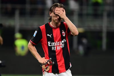 El centrocampista croata del AC Milan, Luka Modrić, se lamenta tras el final del partido de fútbol de la Serie A italiana entre el AC Milan y el Cagliari en el estadio San Siro de Milán.