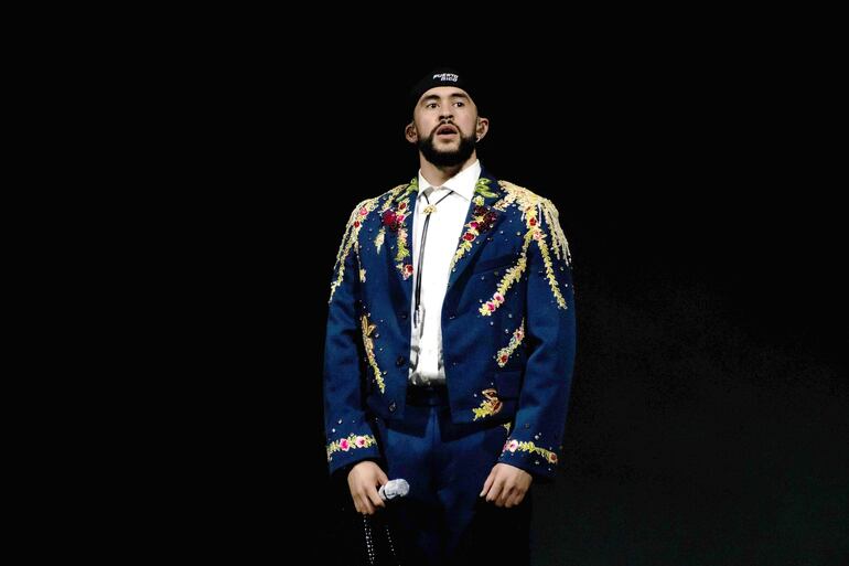 Bad Bunny durante una presentación en Colombia. El artista puertorriqueño es el principal nominado de esta edición de los Latin Grammy.
