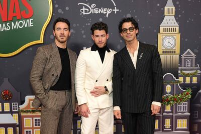 Kevin Jonas, Nick Jonas y Joe Jonas en el estreno en Nueva York de “A Very Jonas Christmas Movie” de Disney+. (Dia Dipasupil/Getty Images/AFP)