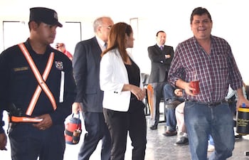 El exintendente de Arroyos y Esteros Gustavo Alfonzo Prieto (der.), condenado por lesión de confianza.