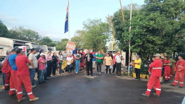Funcionarios municipales no pueden trabajar por falta de insumos