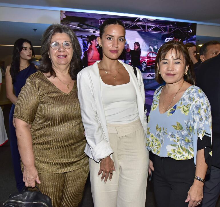 María Teresa Pappalardo, Arianna Caló y Patricia Toyotoshi.