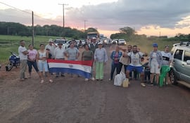 Vecinos de Loma Pero mantienen el cierre de la ruta exigiendo el reinicio del tramo tres de la Ruta del Progreso, paralizado desde octubre de 2024 por la rescisión del contrato con la empresa adjudicada inicialmente.