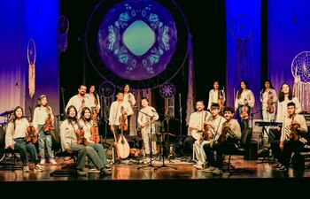 Orquesta Indígena del Brasil.