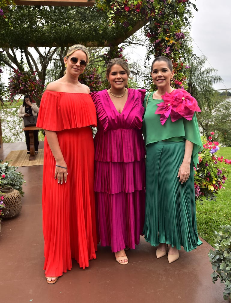 Peggy Plate, Sofía Moreno y Patricia Urbieta.