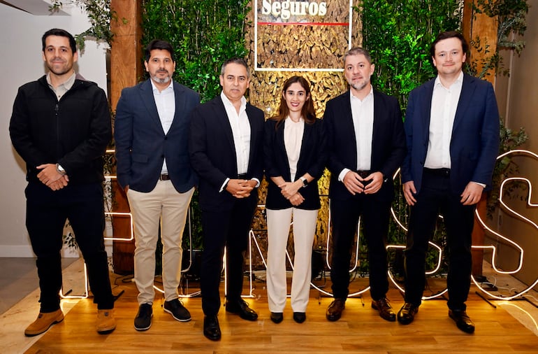 Denis Candiote, Eduardo Manchini, Luigi Gazzolla, Larissa Fronciani, Leandro Gelabert y Daniel Longden.