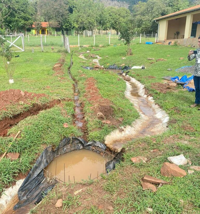 Las obras que desvían el cauce y las nacientes fueron realizadas sin autorización del Mades.