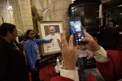 Sobre su legado, Cercas considera que Francisco “ha intentado seriamente, hasta donde ha podido, que la Iglesia vuelva a sus orígenes”. EFE
