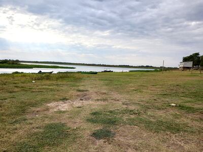 Por lo general en esta epoca del año, este sector del río, en el barrio San Miguel de Fuerte Olimpo, suele estar cubierto de agua.