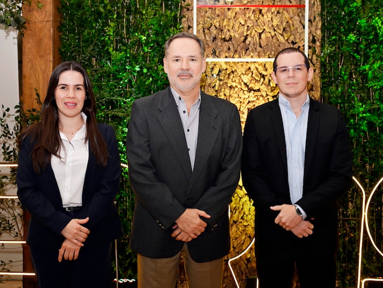 Bárbara Paniagua, Tito Livio Mujica y Ángel Stumpfs.