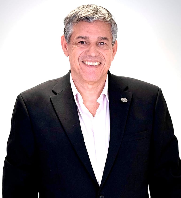 El presidente del INCOOP, Ing. Carlos Romero Roa.