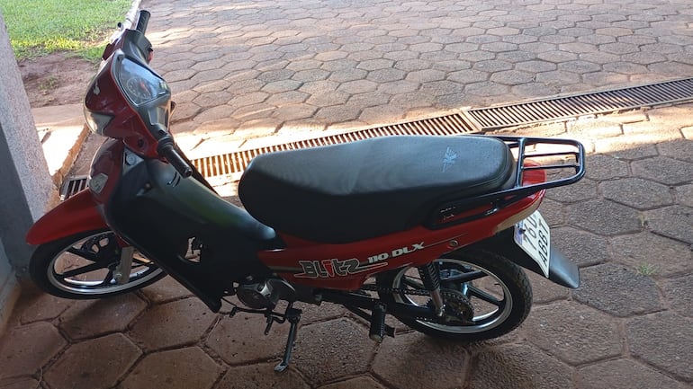 Motocicleta incautada durante el procedimiento.