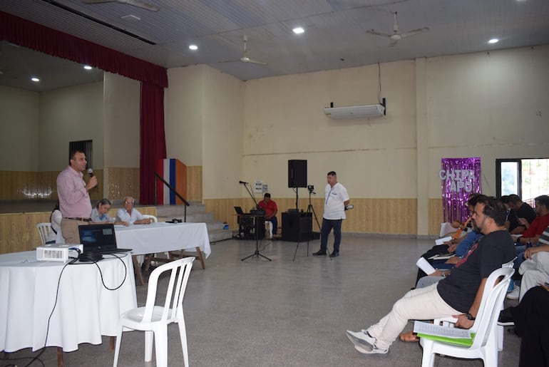 El presidente saliente de la aguatera, abogado Reinaldo Caballero, afirmó que deja la institución saneada de deudas con la Ande.