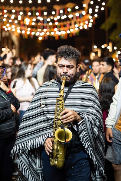 El escenario principal fue testigo de grandes momentos musicales que unieron generaciones.