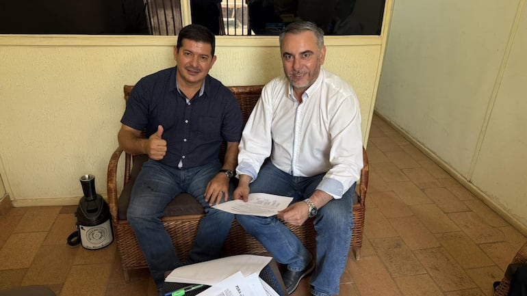 El intenentable de Coronel Oviedo, Francisco René Avalos Aldama (izq.) y el senador liberal Ever Villalba (der.).