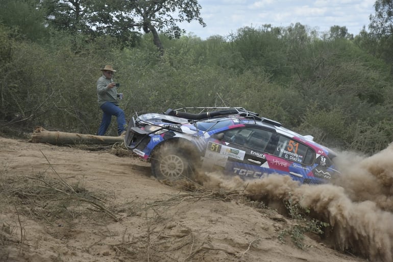 El Peugeot 208 Rally4 de Iván Wasmosy Gonzalo Díaz en la Picada Histórica durante la Etapa 1 del Rally del Chaco 2026.