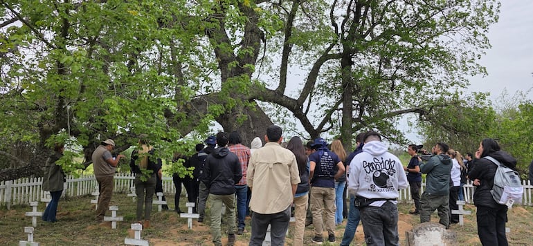 El primer día de expedición concluyó nada más y nada menos que en un cementerio. Foto: Brian Cáceres.
