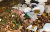 Basura en la vereda.