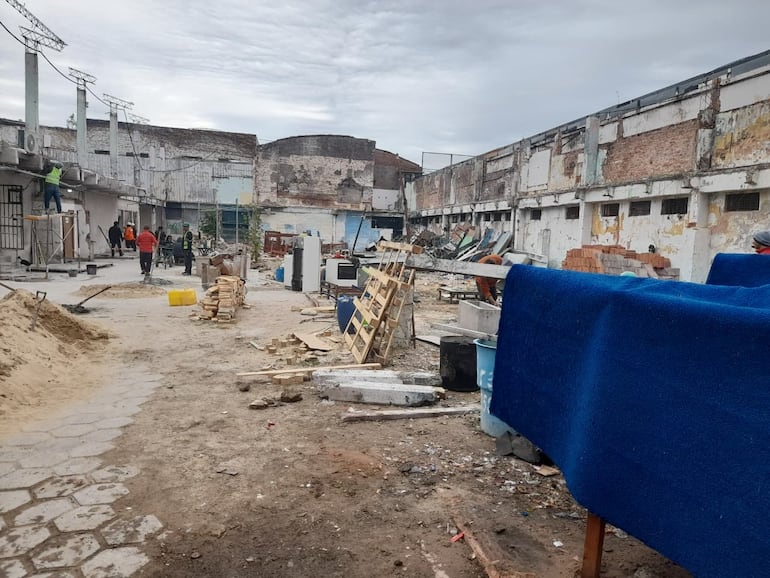 El sector que antes era conocido como Baldoseria fue completamente demolido, allí contruiran un pabellón para albergar aulas del MEC y un talles de artesanía.
