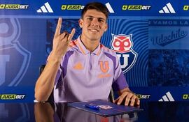 Lucas Romero (23 años) fue presentado ayer en la U de Chile.