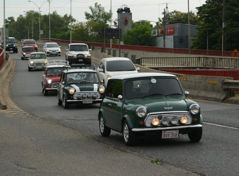 Autos antiguos desfilarán en homenaje a la patria