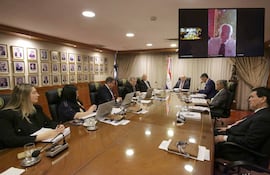 Los ministros de la Corte Suprema de Justicia: Carolina Llanes, Alberto Martínez Simón, Eugenio Jiménez, Luis Benítez Riera, César Diesel (presidente), Víctor Ríos, Manuel Ramírez Candia, Gustavo Santander y César Garay Zuccolillo (por vía telemática).