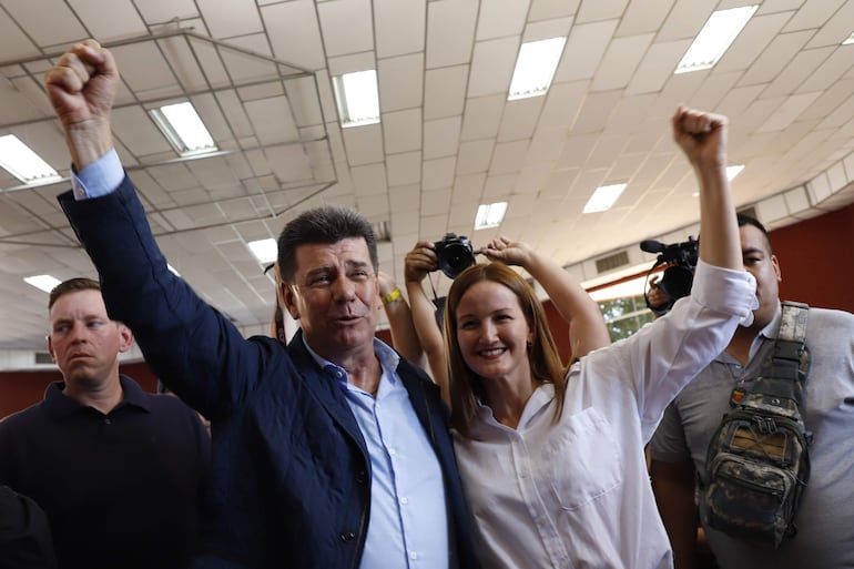El expresidente del PLRA Efraín Alegre y la exministra Soledad Núñez en el 2023. 
