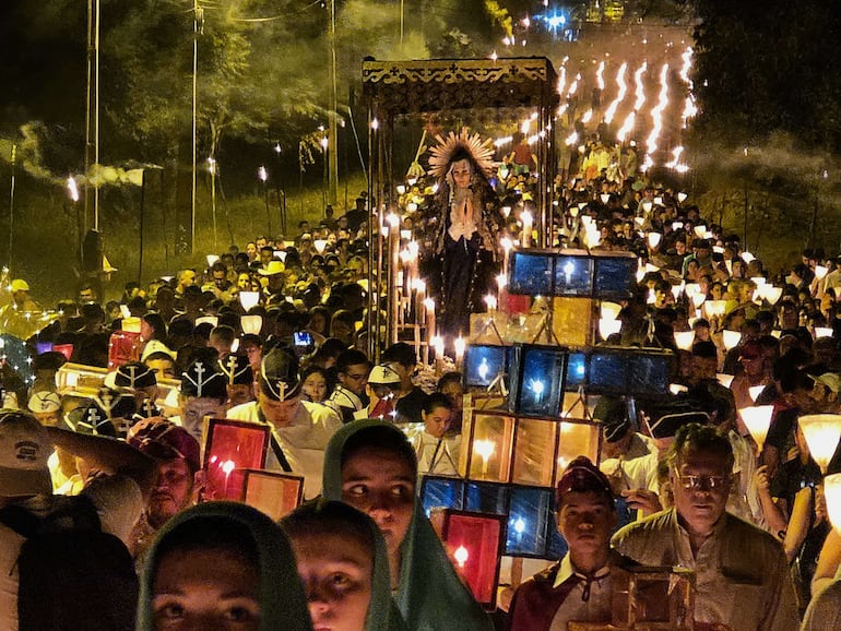 En La Barraca, San Ignacio, Misiones, se realizó el primer Viernes Santo sin Koki Ruiz con sus cuadros vivientes estacioneros y procesión de la Virgen de La Dolorosa.