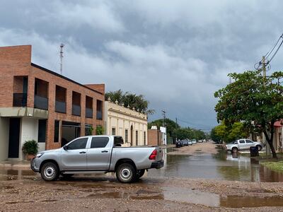 Varias calles quedaron inundadas en la ciudad de Concepción, pese a que el temporal fue de corta duración.