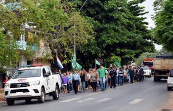 labriegos-marcharon-ayer-ocupando-media-calzada-de-la-ruta-1-en-la-zona-de-ita--200020000000-1709439.jpg