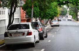 Calles del centro de Asunción con muchos lugares vacíos desde la implementación del Estacionamiento tarifado.