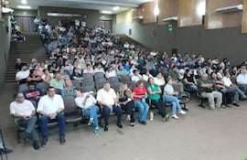 Docentes universitarios de la Universidad Nacional de Asunción (UNA) resolvieron en asamblea realizar un paro de actividades.