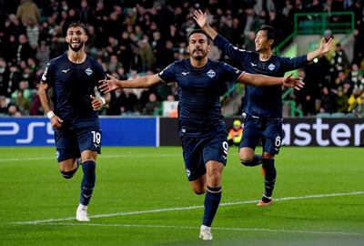 Pedro (9) celebra después de anotar el segundo de Lazio.