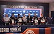 Las autoridades de Cerro Porteño junto a las nuevas incorporaciones Cristhian Paredes (8), Harold Santiago Mosquera (29), Pablo Vegetti (19) y Mateo Klimowicz (40), cuando estos fueron anunciados oficialmente.