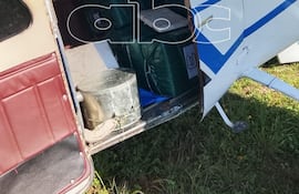 El avión Cessna 172, con matrícula boliviana CP-298, fue repelida por un avión de la Fuerza Aérea Paraguaya (FAP) y terminó bajando en una estancia de Brasil, a unos 23 kilómetros de la frontera con Paraguay.