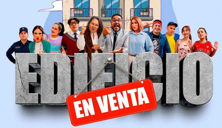 Ocho actores del elenco en diferentes atuendos, posando alegres frente a un fondo ilustrado de un edificio en venta.