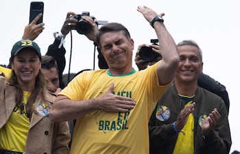El candidato a la Presidencia de Brasil, Flávio Bolsonaro, asiste a un acto por el Día de la Independencia de Brasil este lunes, en la Avenida Paulista, en São Paulo (Brasil). EFE/Isaac Fontana