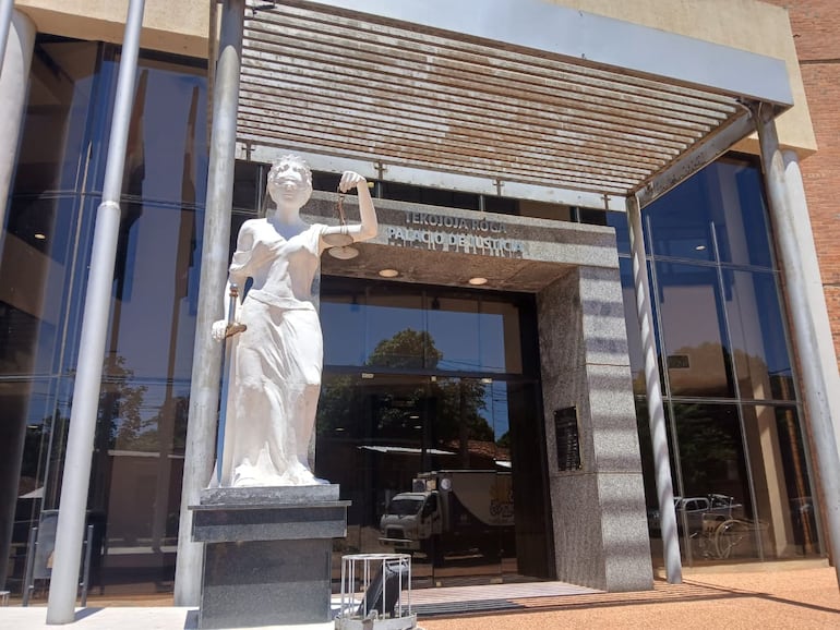 Palacio de Justicia de Caazapá.