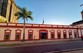 Fachada de la Escuela de Ciencias Políticas de la UNA.