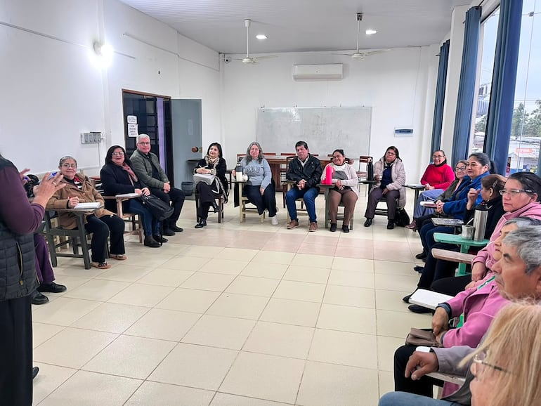 Integrantes del nuevo Consejo de Adultos Mayores de Ñeembucú.