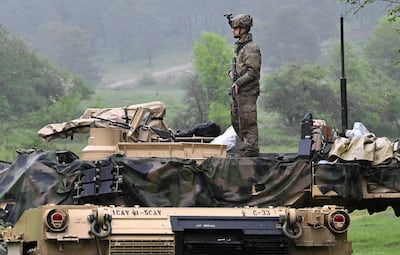 Un soldado estadounidense sobre un tanque durante ejercicios militares en Alemania, el pasado jueves.
