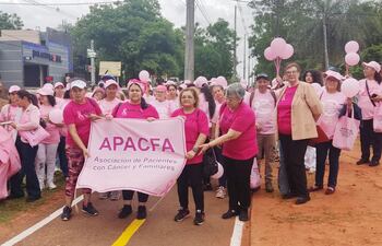 Pacientes, familiares y amigos, realizaron el viernes pasado la tradicional Caminata por la Vida, hasta el Instituto Nacional del Cáncer (Incan).